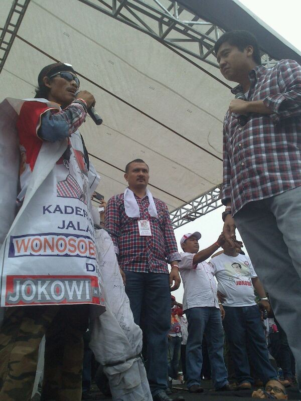 Jalan Kaki dari Wonosobo ke Jakarta, Nasikun Satu Panggung Bareng Jokowi