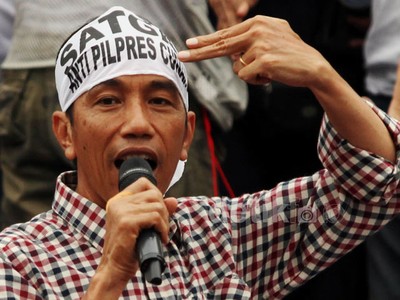 Jokowi Pakai Ikat Kepala Anti Pilpres Curang