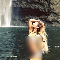 Aih... Vanessa Hudgens Pamer Tubuh Berbikini di Instagram