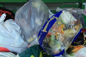 Di Inggris Hampir Seperempat Makanan Utuh dalam Kemasan Terbuang Sia-sia