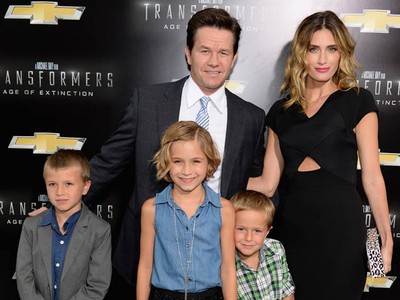 Mark Wahlberg Ajak Istri dan Anak di Premiere Transformers
