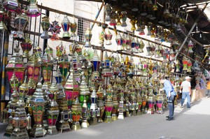 Warga Mesir Rayakan Ramadan Dengan Hiasan Lampu Cantik Ini