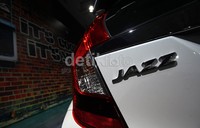 Honda Jazz model terbaru ini memiliki 7 pilihan warna yang menarik, diantaranya Attract Yellow Pearl, Rallye Red, Brilliant Sporty Blue Metallic, Crystal Black Pearl, Alabaster Silver Metallic, White Orchid Pearl, dan Modern Steel.