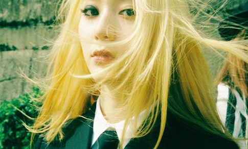 Comeback, Krystal f(x) Seksi Bergaya Gothic di Teaser Foto