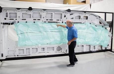 Ford Kembangkan Airbag Terbesar di Dunia