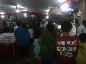 Relawan Jokowi-JK Gelar Makan Malam Gratis Bagi Ribuan Warga