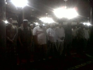 Warga Gelar Salat Tarawih di Masjid Gedhe Kauman Yogyakarta