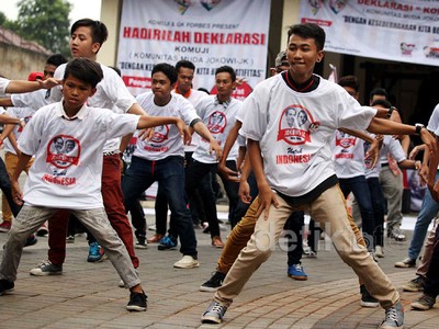 Dukung Jokowi-JK, Puluhan Pemuda Shuffle Dance