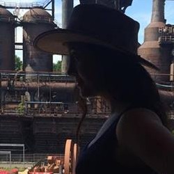 Selamat! Vanessa Carlton Hamil Anak Pertama