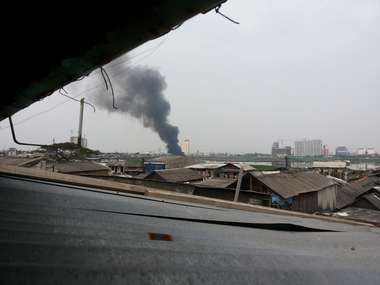 Mau Padamkan Api di Muara Baru, Petugas Damkar Kecelakaan di Tol