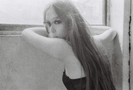 Sulli f(x) Misterius dan Seksi di Teaser Foto Comeback