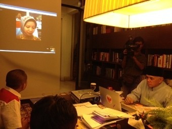 Hatta Terima Dukungan dari Mahasiswa di Luar Negeri Lewat Teleconference