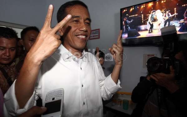 Dini Hari, Jokowi Masih Kampanye di Trenggalek
