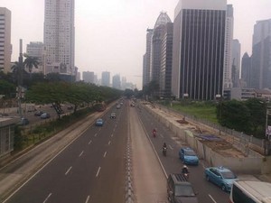 Beginilah Sepinya Jl Sudirman di Hari Pertama Puasa
