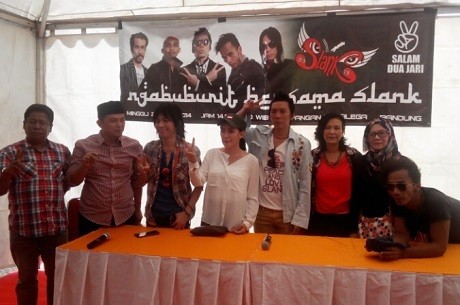 Salam Dua Jari, Slank Ajak Warga Bandung Ngabuburit Sore Ini