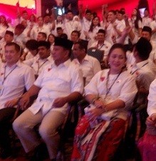Duduk Berdampingan dengan Prabowo,Titiek: Sudah Terbiasa