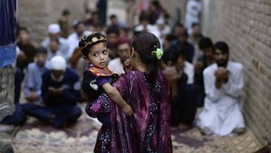 Muslim Pakistan Puasa di Bawah Terik Matahari Bersuhu 50 Derajat