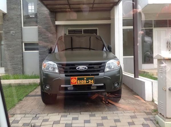 Bolehkah Masyarakat Gunakan Nopol TNI/Polri di Mobil Mereka?