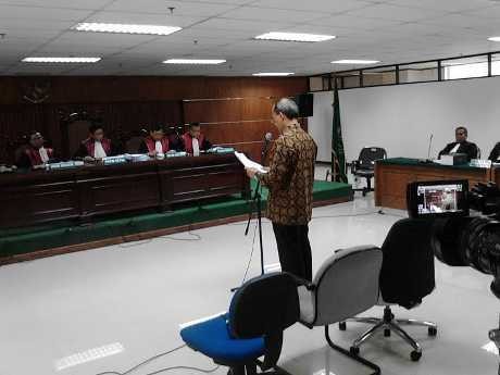 Menangis Terisak, Budi Mulya Minta Maaf ke Keluarga