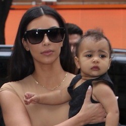 Duh! Putri Kim Kardashian Jadi Korban Rasisme di Pesawat