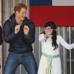 Serunya Pangeran Harry Berdansa dengan Anak-anak Tunagrahita