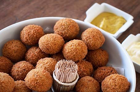 Bitterballen Gurih Ini Enak Dinikmati sebagai Camilan Buka Puasa