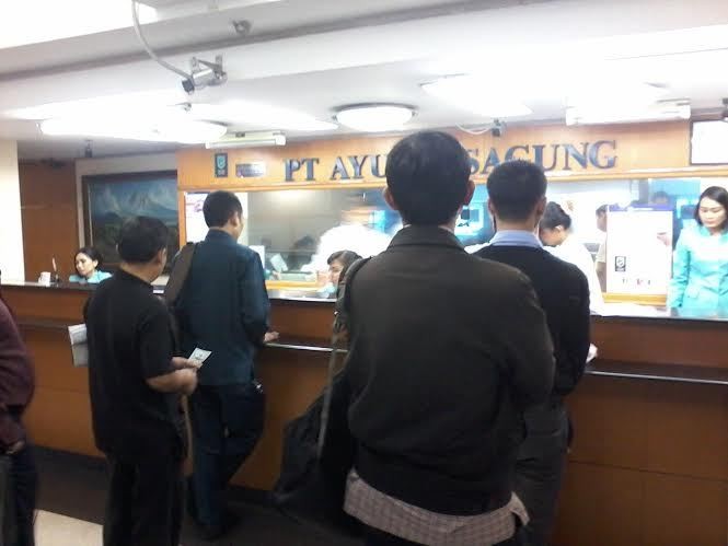 Rupiah Melemah, Makin Banyak Orang Berburu Dolar AS