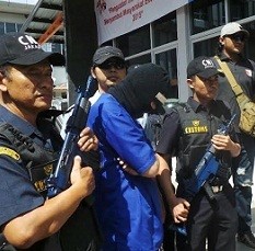 BNN Gelar Rekonstruksi Kasus Sabu 35 Kg Asal Iran di Kantor Pos Pasar Baru