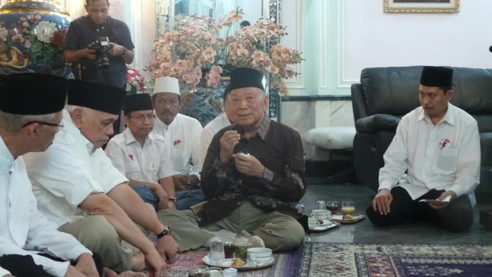 Bukber di Rumah Probosutedjo, Hatta Puji Sistem Pendidikan Pesantren