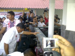 Sebelum Bertemu Sultan HB, Prabowo Salat di Masjid Besar Kauman