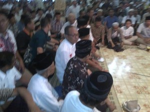 Ditemani Ical, Prabowo Buka Puasa Bersama Warga di Yogyakarta