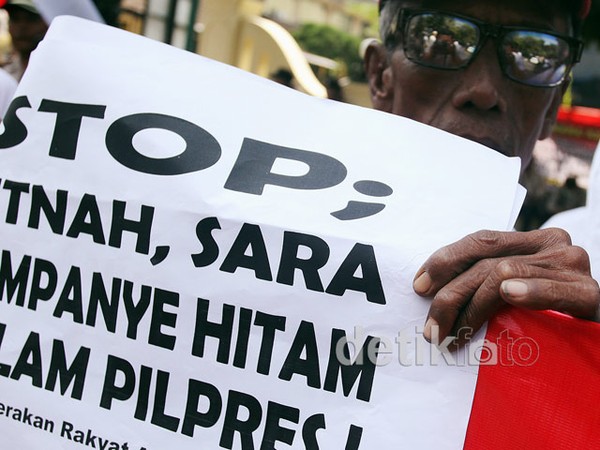 Unjukrasa Gerakan Rakyat Anti Fitnah Jokowi