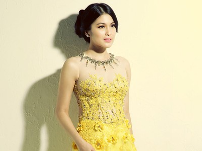 So Gorgeous... Sandra Dewi Bergaun Kuning