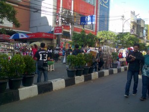 Pernah Jadi Arena Denda Rp 1 Juta, Jl Kepatihan Kembali Dipenuhi PKL