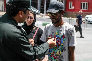 Polisi Teheran Tindak Warganya yang Makan di Tempat Umum Selama Ramadan