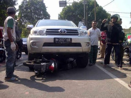 Motor yang Terlindas Fortuner di Buaran Disenggol Avanza Lebih Dulu