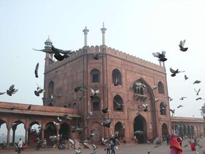 Serba Merah! Inilah Masjid Terbesar di India