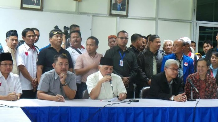 Temui Warga Cipacing, Hatta: Prabowo-Hatta Sedang Naik Terus