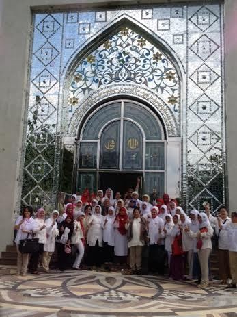 Tiba di Yogya, Okke Rajasa Salat Zuhur di Masjid Kristal Amien Rais
