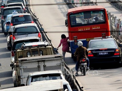 Pengendara Terus Terobos Jalur Busway