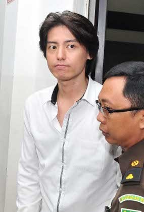 Asty Ananta Setia Dampingi Roger di Sidang Putusan