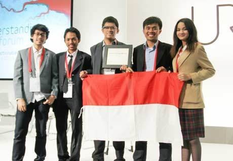 Mahasiswa UGM pembuat aplikasi Quick Disaster (dok.ugm) Mahasiswa UGM pembuat aplikasi Quick Disaster (dok.ugm)