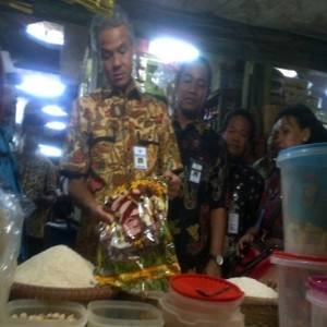 Sidak ke Pasar di Semarang, Ganjar Pranowo Temukan Kenaikan Harga Kacang-kacangan