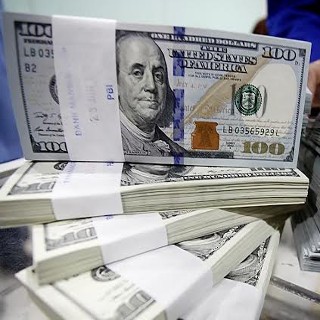 Pejabat Saja Tak Mau Rupiah, Apalagi Rakyat