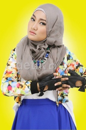 Fatin di Luar Nyanyi, dari Film hingga Buku Hijab Diary