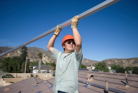 Terpapar Sinar Matahari, Pekerja Lapangan Lebih Rentan Dehidrasi Saat Puasa