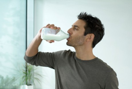 Cuma Minum Susu Khusus Diet Saat Berbuka, Bobot Turun Lebih Cepat?