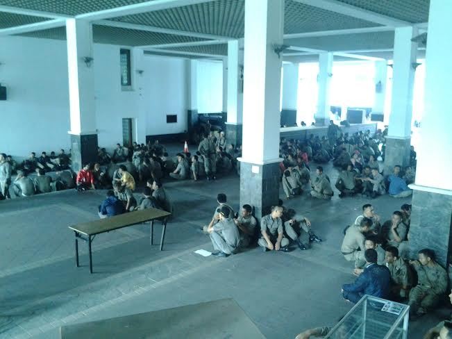 100-an Satpol PP Nongkrong di Balai Kota, Minta Diangkat Jadi Pegawai Tetap