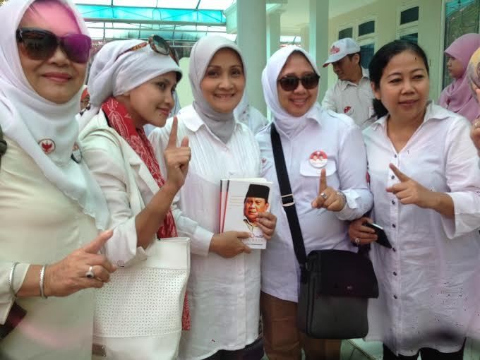 Hatta Hadiri Ultah Politisi PDIP Rustriningsih