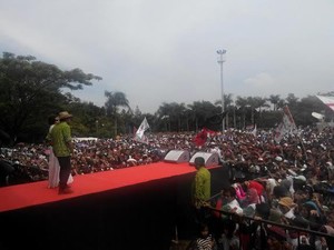 Ribuan Massa HKTI Menantikan Jokowi di Lapangan Tegalega Bandung